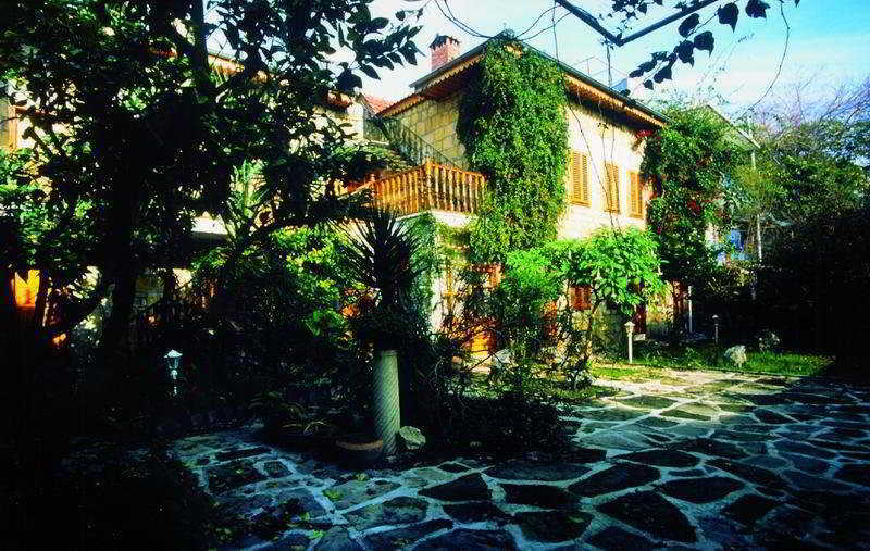 Begonville Pansiyon Side Exterior photo